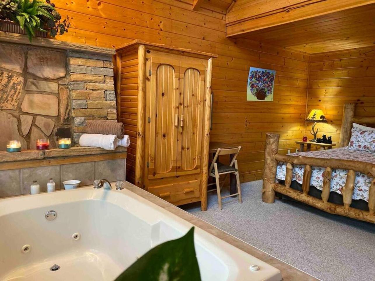 Romantic, Honeymoon Cabin In The Smokies! Gatlinburg Esterno foto