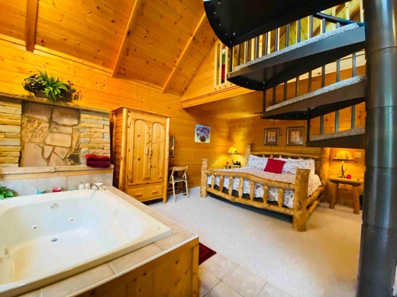 Romantic, Honeymoon Cabin In The Smokies! Gatlinburg Esterno foto