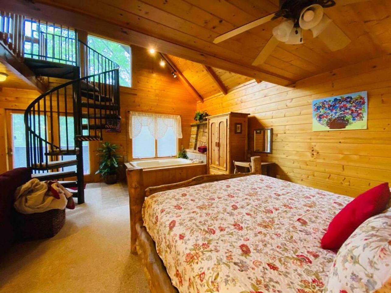 Romantic, Honeymoon Cabin In The Smokies! Gatlinburg Esterno foto